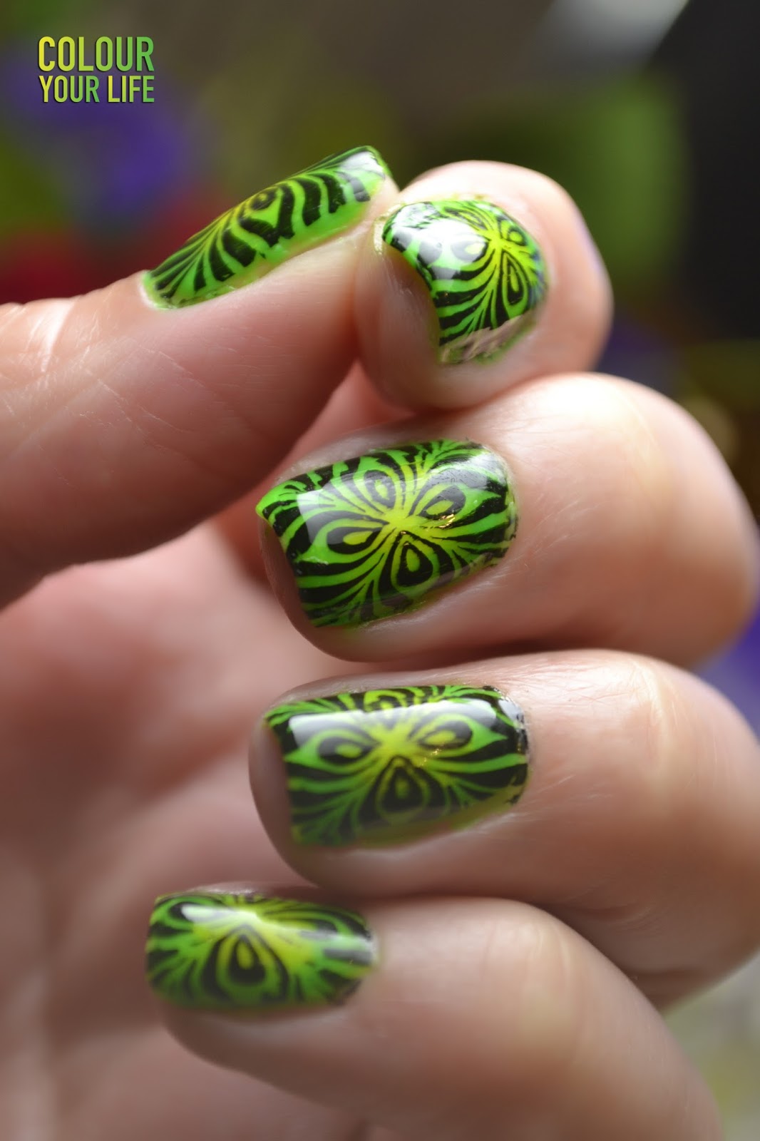 Colour your life: Bright summer nails