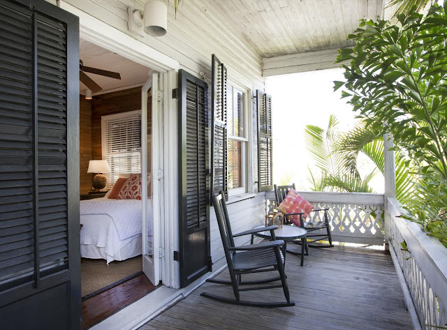 Varanda do quarto do Simonton Court Historic Inn & Cottages Varanda do quarto do Simonton Court Historic Inn & Cottages