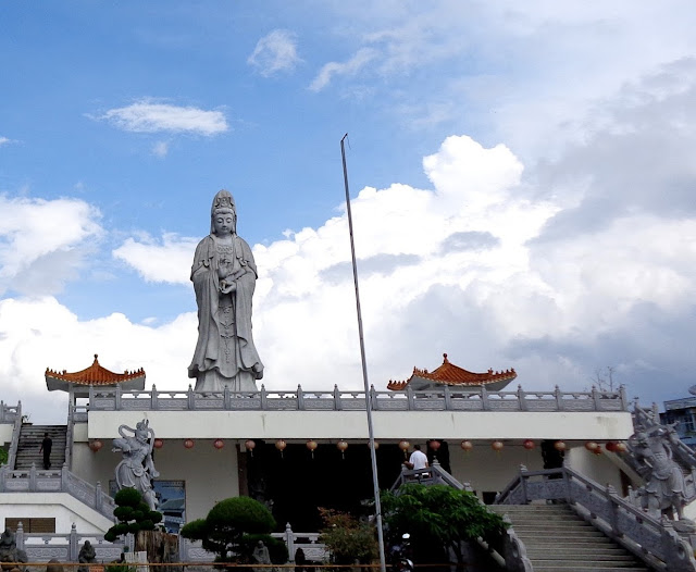 Objek Wisata Kuil Buddha Quan Im di Pematang Siantar