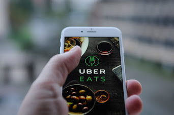 想吃美味免出門，Uber Eats 送到家！ Uber Eats 優食 是一款方便快速的美食外送 App，已在全球超過 50 個城市提供服務，我們在台北集結上千家人氣排隊美食，只要輕鬆點按一鍵訂餐