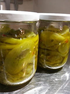 green tomatoes preserved in oil