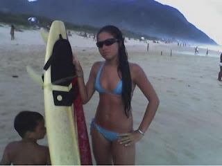 Confira como era a Gari Gata antes da fama O primeiro ensaio nu de Rita Mattos, a Gari Gata, está dando o que falar. A beldade de 24 anos foi descoberta em julho deste ano, nas ruas do Rio de Janeiro, enquanto trabalhava na Comlurb (Companhia Municipal de Limpeza Urbana) como gari. Mas ela não nasceu tão gata assim...
