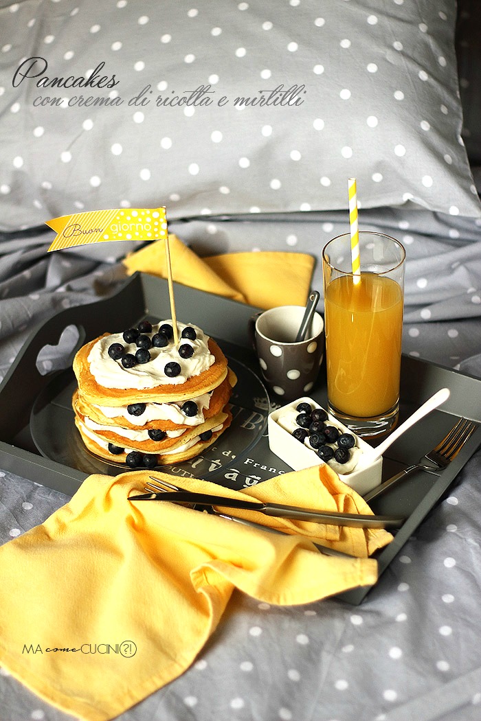 pancakes con crema di ricotta e mirtilli