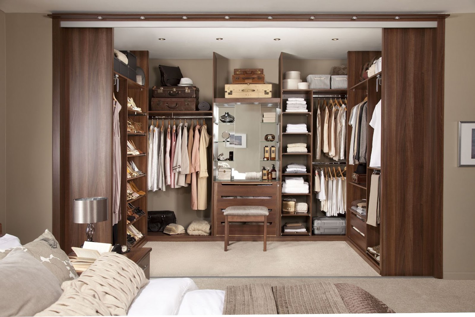 FARISDECOR: Magnifique chambre dressing تصميم غرفة ملابس رائعة FARISDECOR: Magnifique chambre dressing تصميم غرفة ملابس رائعة