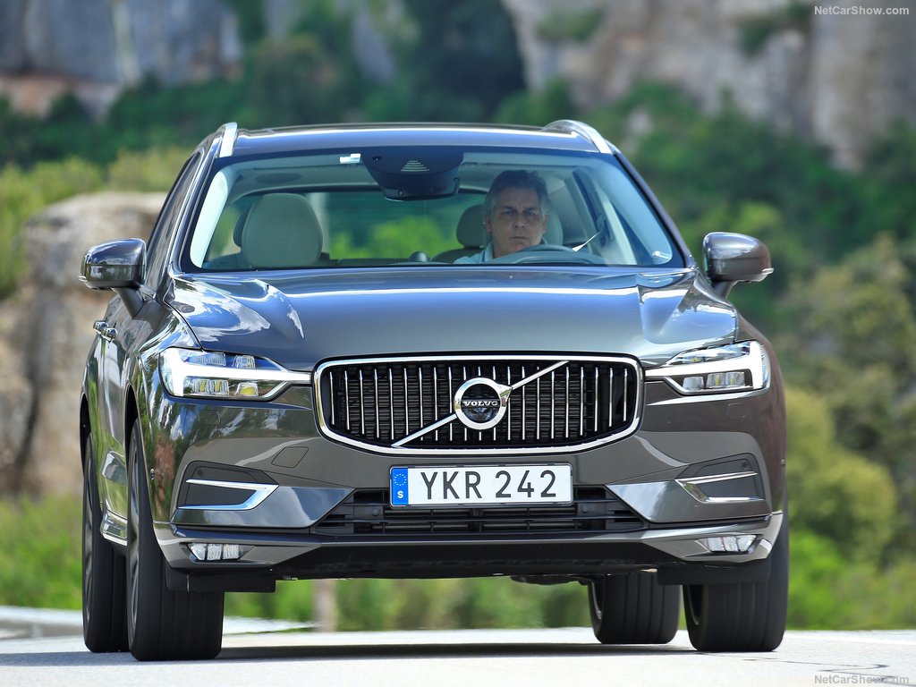 GIÁ XE VOLVO XC60 SUV 5 CHỖ