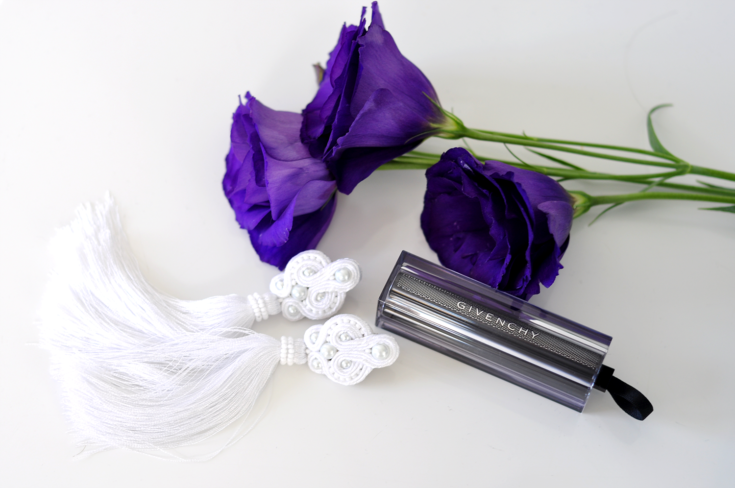 givenchy rouge interdit vinyl noir révélateur