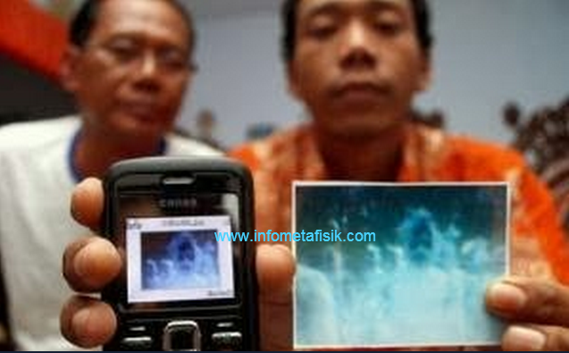 Heboh! Rombongan Pocong Tertangkap Kamera di Malang