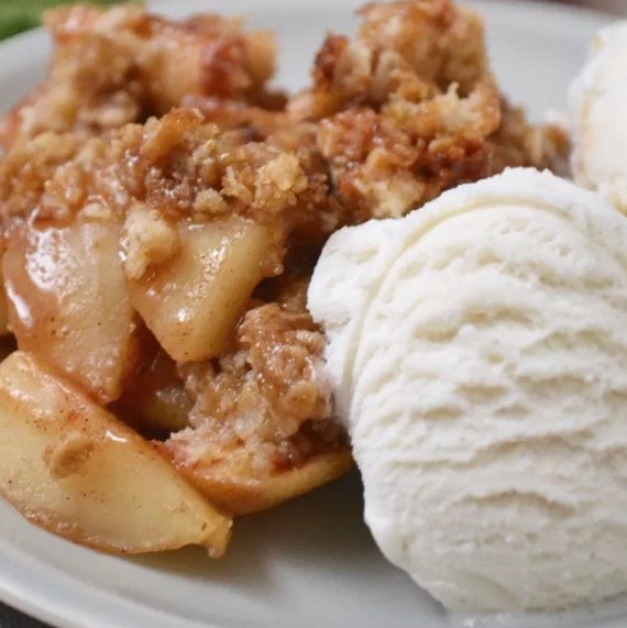 PERFECTLY CRUMBLY APPLE CRISP #Dessert #Fall