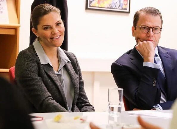 Crown Princess Victoria wore a chela-blazer and brite trousers by Tiger of Sweden. J Lindeberg pantsuit. Longchamp large tote bag