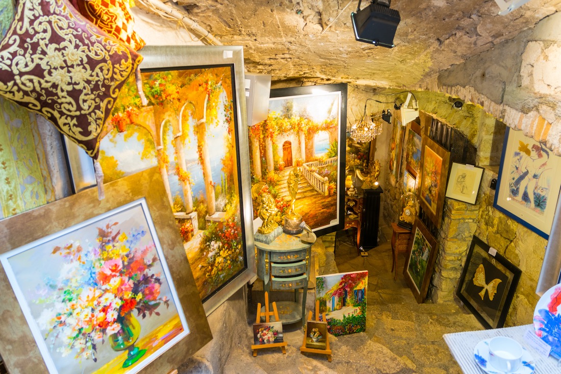 Art shop and gallery in Saint Paul de Vence in France