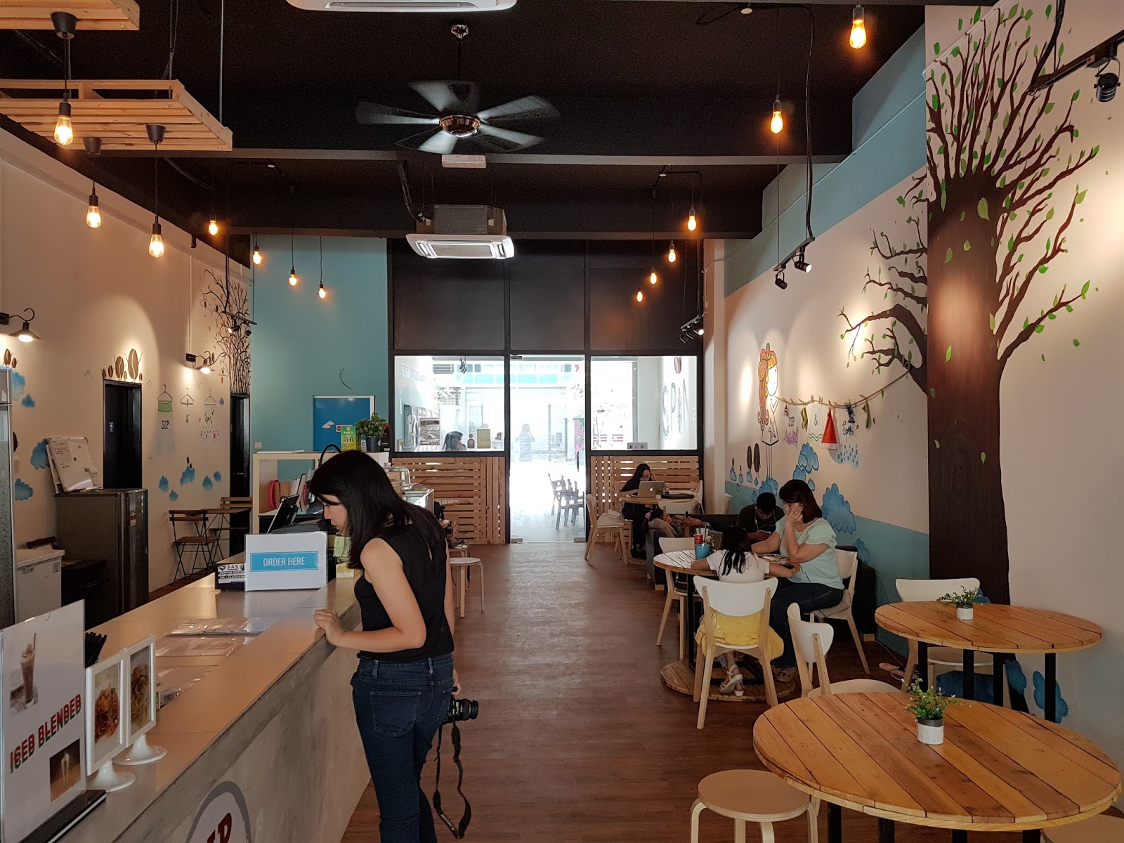 Sip and Spin Laundry Cafe Evolve Mall, Ara Damansara PJ f i n d i n