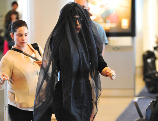 Lady+Gaga+Arrives+into+LAX+Airport.png