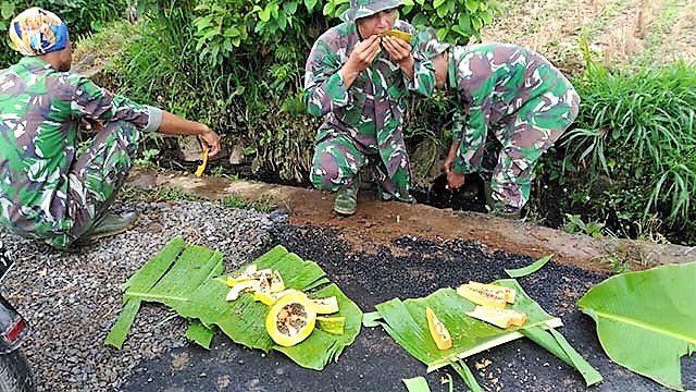Satgas TMMD Yang Tahan Banting Dalam Segala "Cuaca" Satgas TMMD Yang Tahan Banting Dalam Segala "Cuaca"