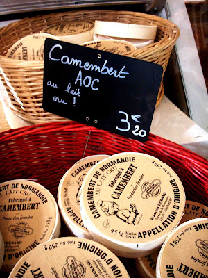 Confezione di formaggi Camembert dalla Normandia