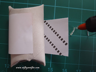 http://www.niftynnifer.com/2018/02/how-to-make-pillow-boxes.html