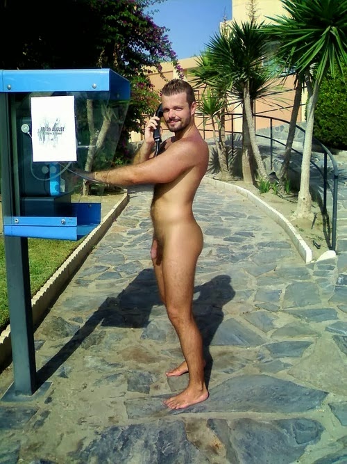 lokosdesnudos.tumblr.com_phone+kiosk.jpg