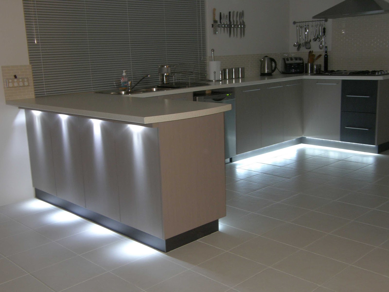 lighting for top of kitchen cabinet