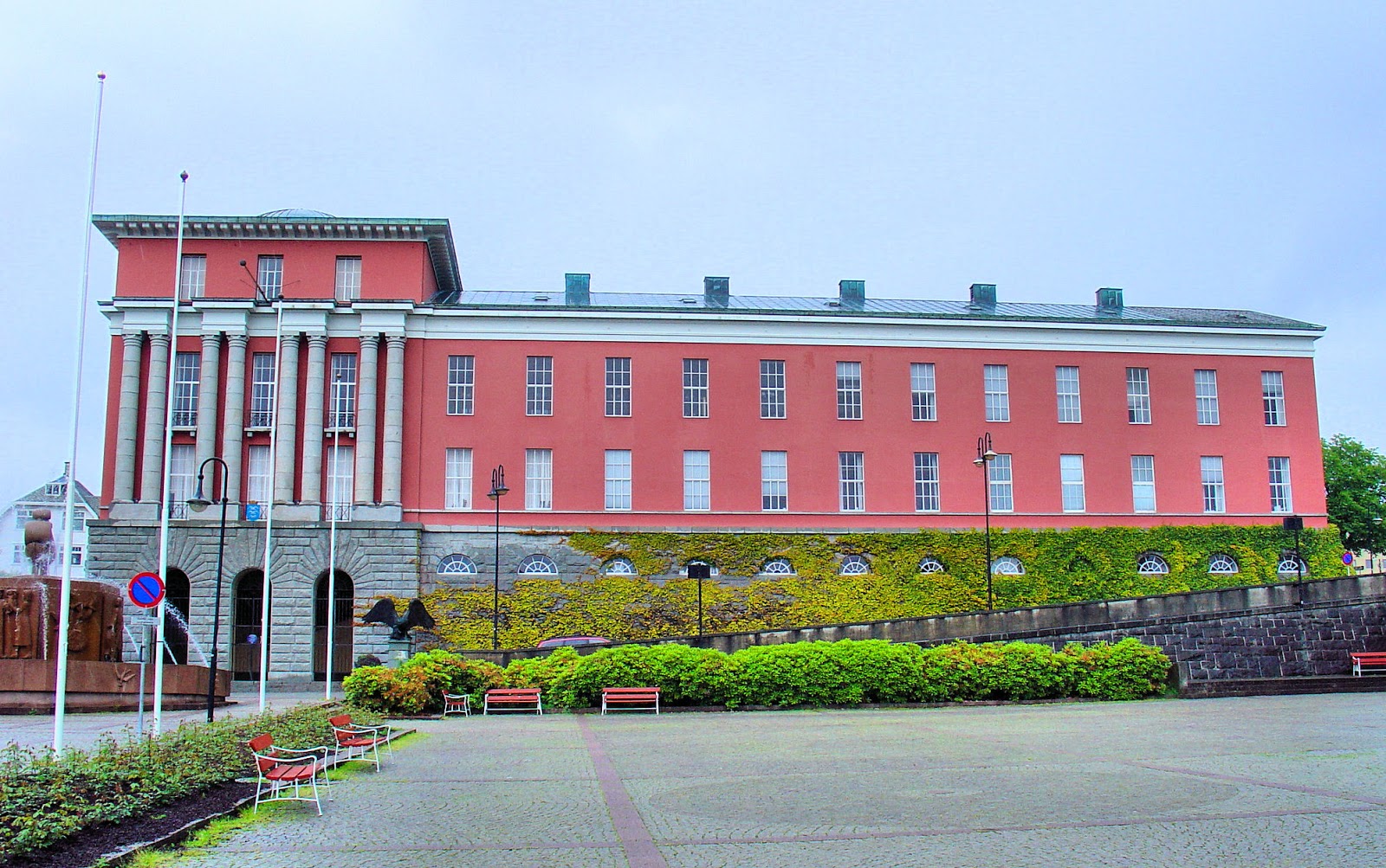 Haugesund City Hall has got to be one of the prettiest townhalls in all of Norway.