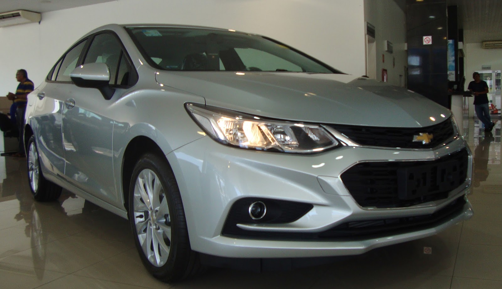 Os detalhes do Chevrolet Cruze LT 2017, com motor 1.4 Turbo
