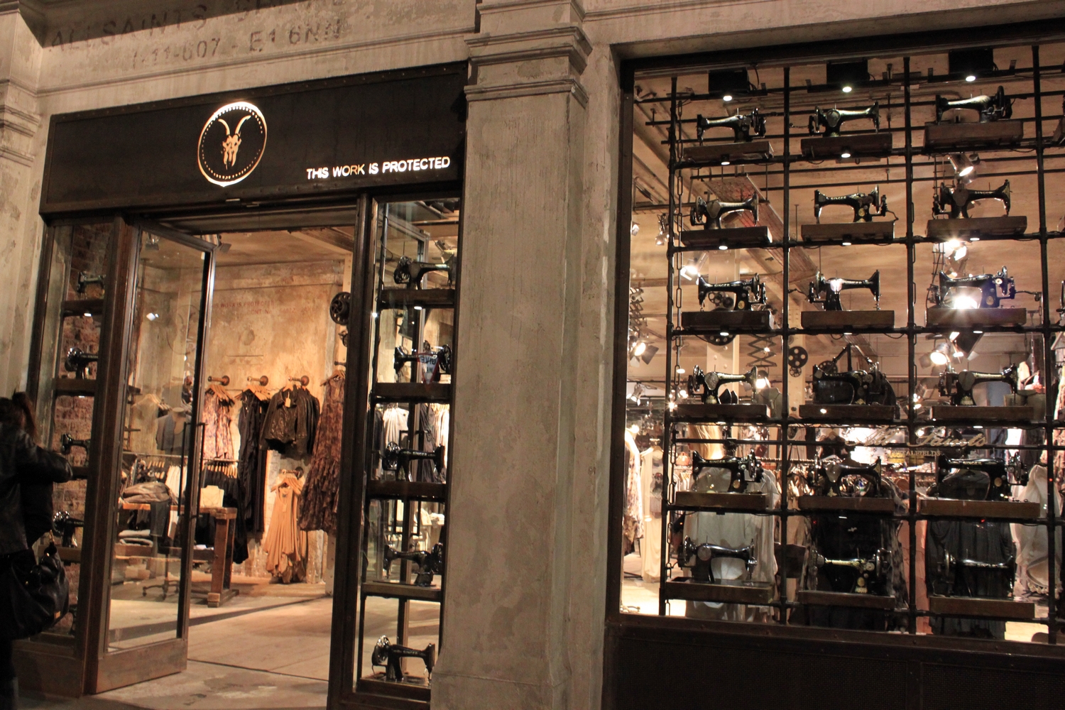 белая футболка saint laurent tsum. логотип all saints spitalfields. Saint бренд одежды. Saint laurent футболка мужская. Allsaints одежда мужская.