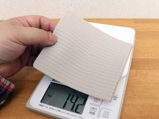 付属のシリコンゴムマットは
なんと乗せるだけ! TANITA 洗えるクッキングスケール KW-320