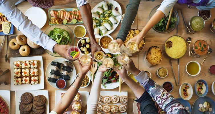 Arti Mimpi Makan Bersama Buku Tafsir Mimpi Bergambar