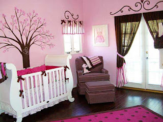 dekorasi kamar bayi perempuan warna pink