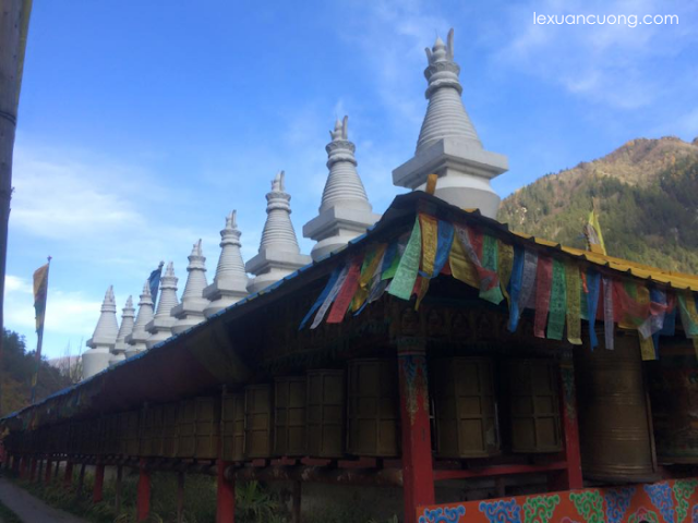 Trong đền thờ của người Tây Tạng.
