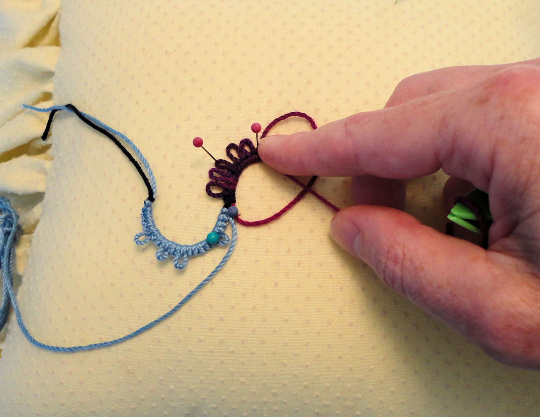 Yarnplayer's Tatting Blog One handed tatting a ring