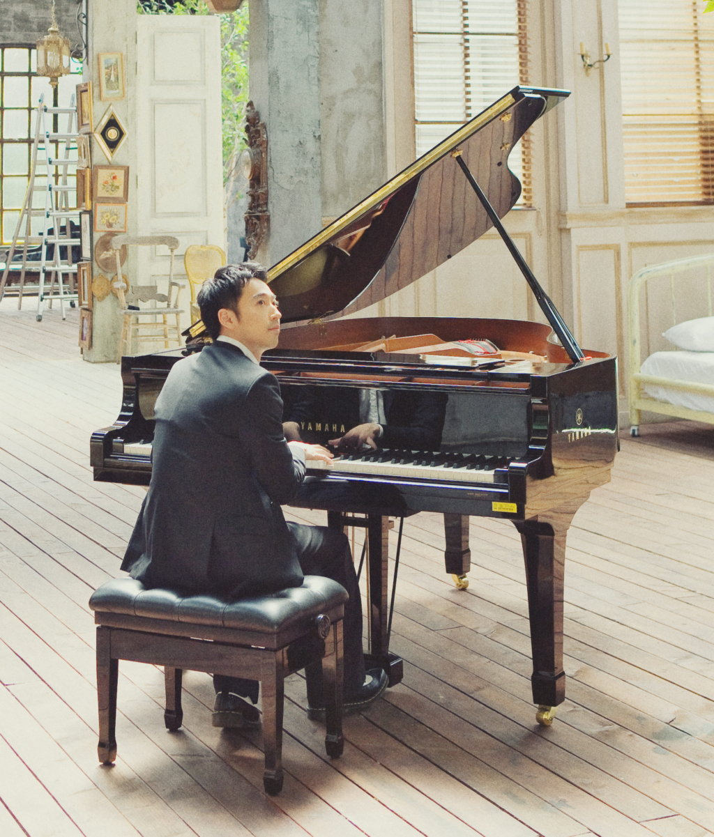 музыканты играют пианино. пианист за роялем. Roland rd 700 gx. японский композитор пианист. вахтанг бадришвили пианист.
