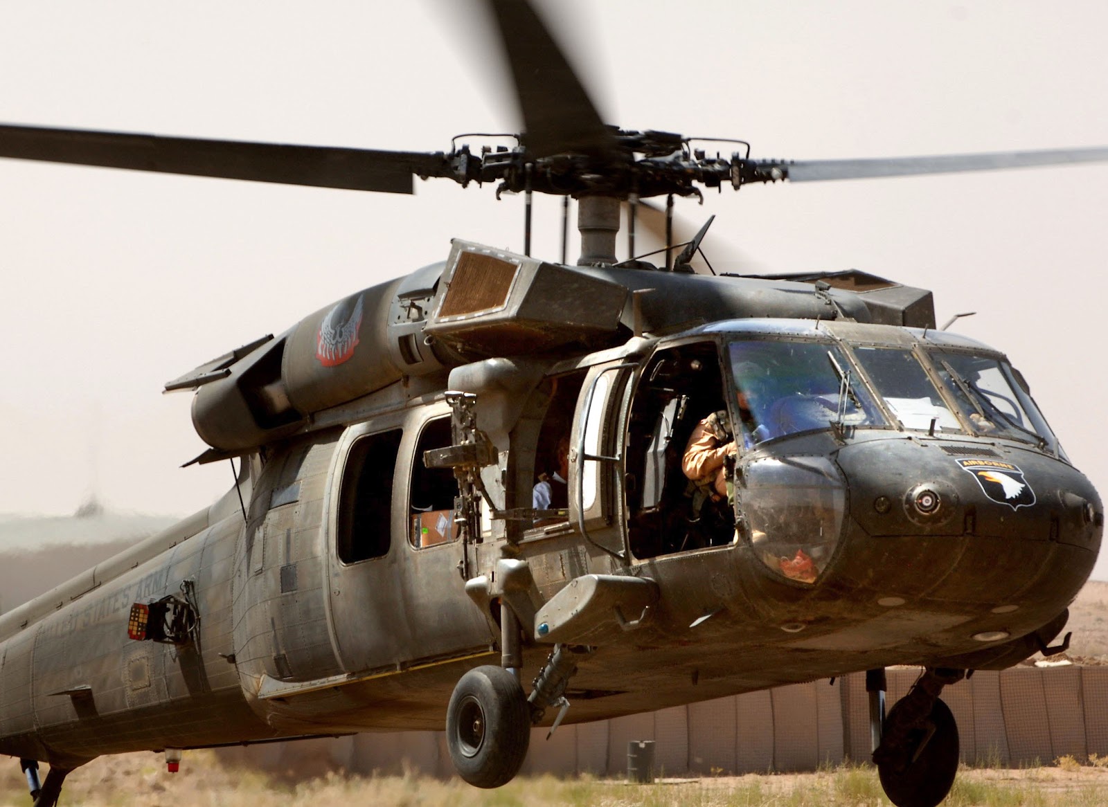 Сбит вертолет black hawk. Sikorsky uh-60 Black Hawk. Ah-60 Black Hawk. Вертолет MH-60k Blackhawk SOA. Черный ястреб вертолет.