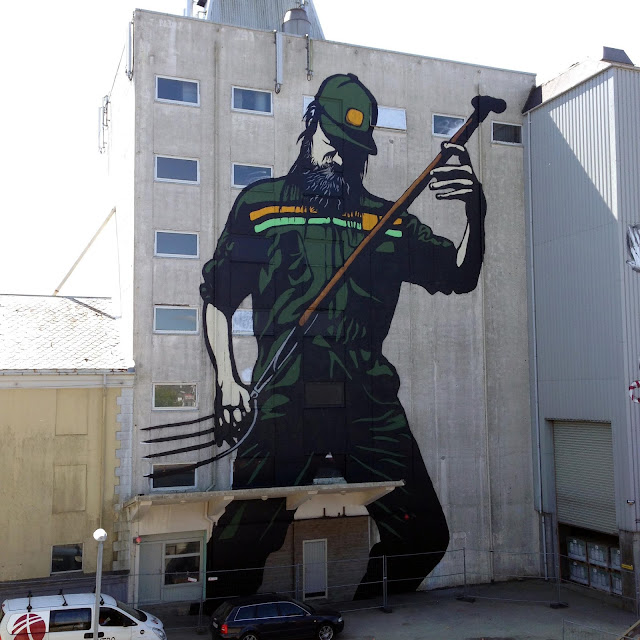 Artist extraordinaire Pøbel is finally back active on the scene with a brand new piece that just went up somewhere on the streets of Byrne in Norway.