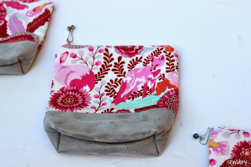 sewVery Sewing to Sell Book Review & Zipped Pouches