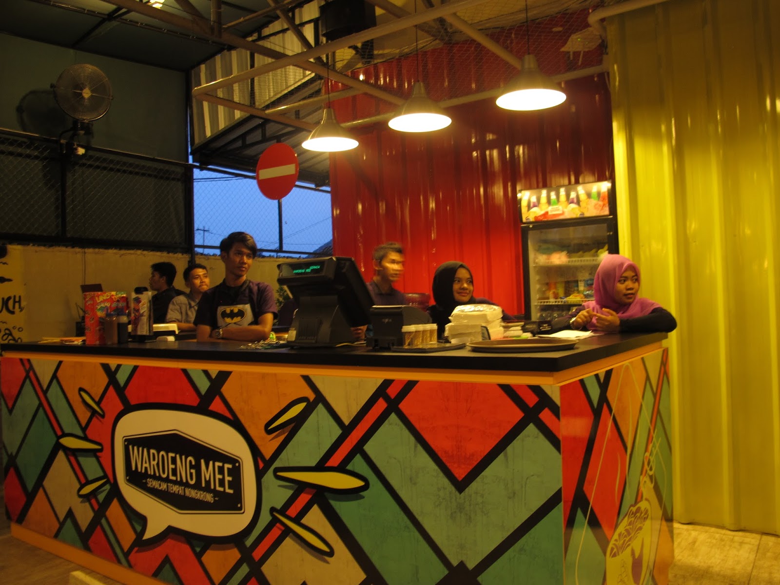 Waroeng Mee Pop Art Cafe uwan urwan