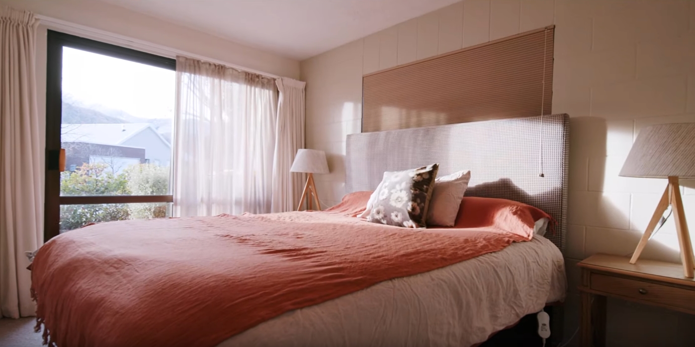 Home Interior Design Tour vs. 18A Bracken Street, Arrowtown, Queenstown, Otago