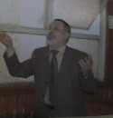 عادل شاهين اثناء عرض مشكلة عمال غزل المحلة  مع الادارة الطبية