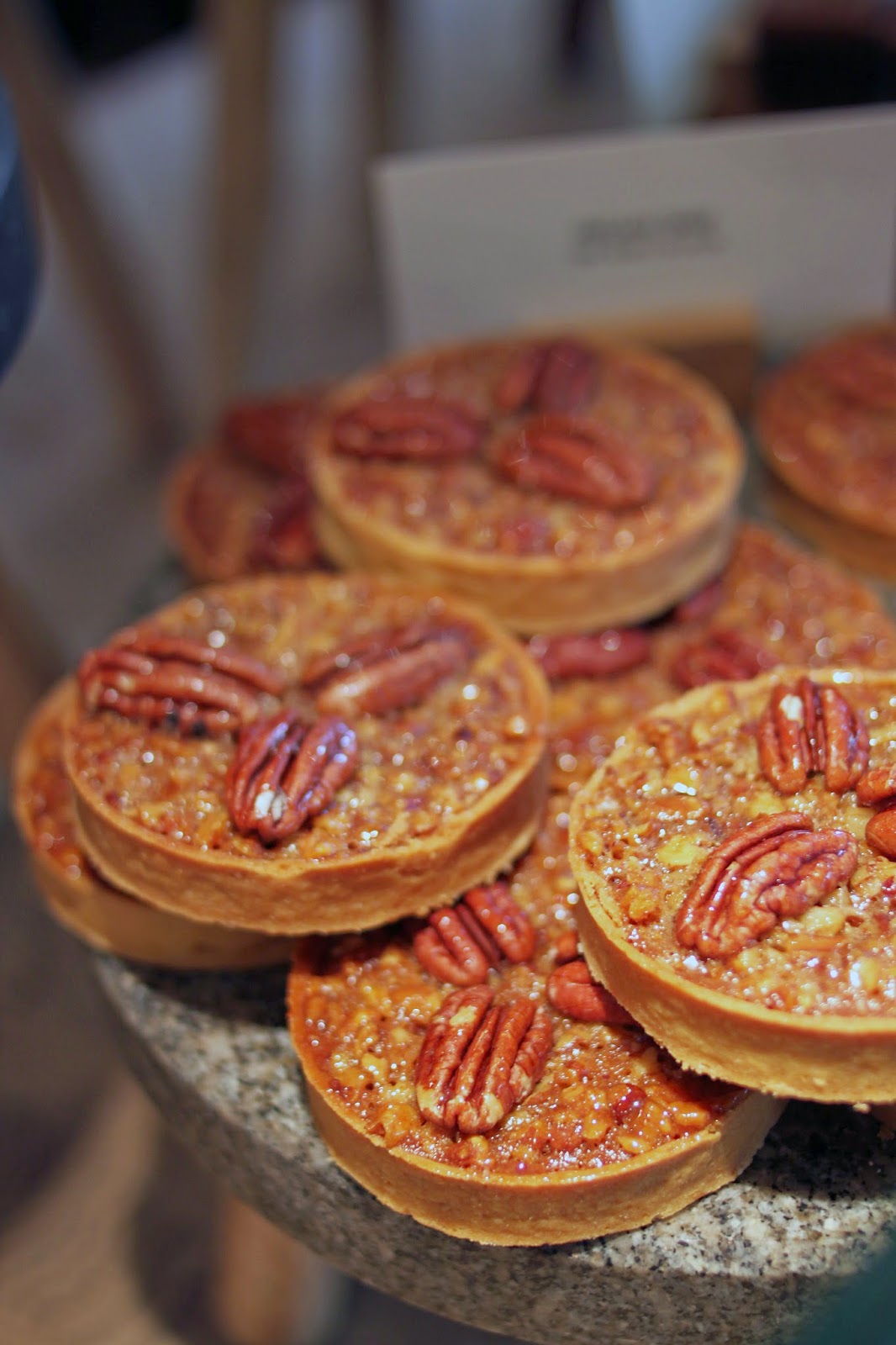 Pistachio Gail's Bakery i idealne brownie z pekanami.