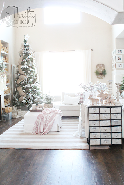 Farmhouse Christmas decor and decorating ideas. Neutral Christmas decor. Living room Christmas decor. White and burlap Christmas tree. Christmas cottage decor