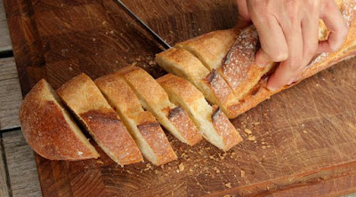 Roti gandum makanan sehat untuk berpuasa