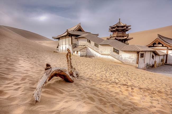 Lake Yueyaquan ( Yueyatsyuan ) is beautiful oasis which is shaped like an crescent in the Oasis. Which means New Moon and it can be found in the Gobi Desert, China.