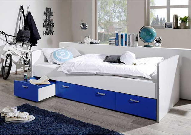 Junge-Kinderbett-mit-schubladen-aus-solider-Spanplatte-in-weiß-blau-lackiert