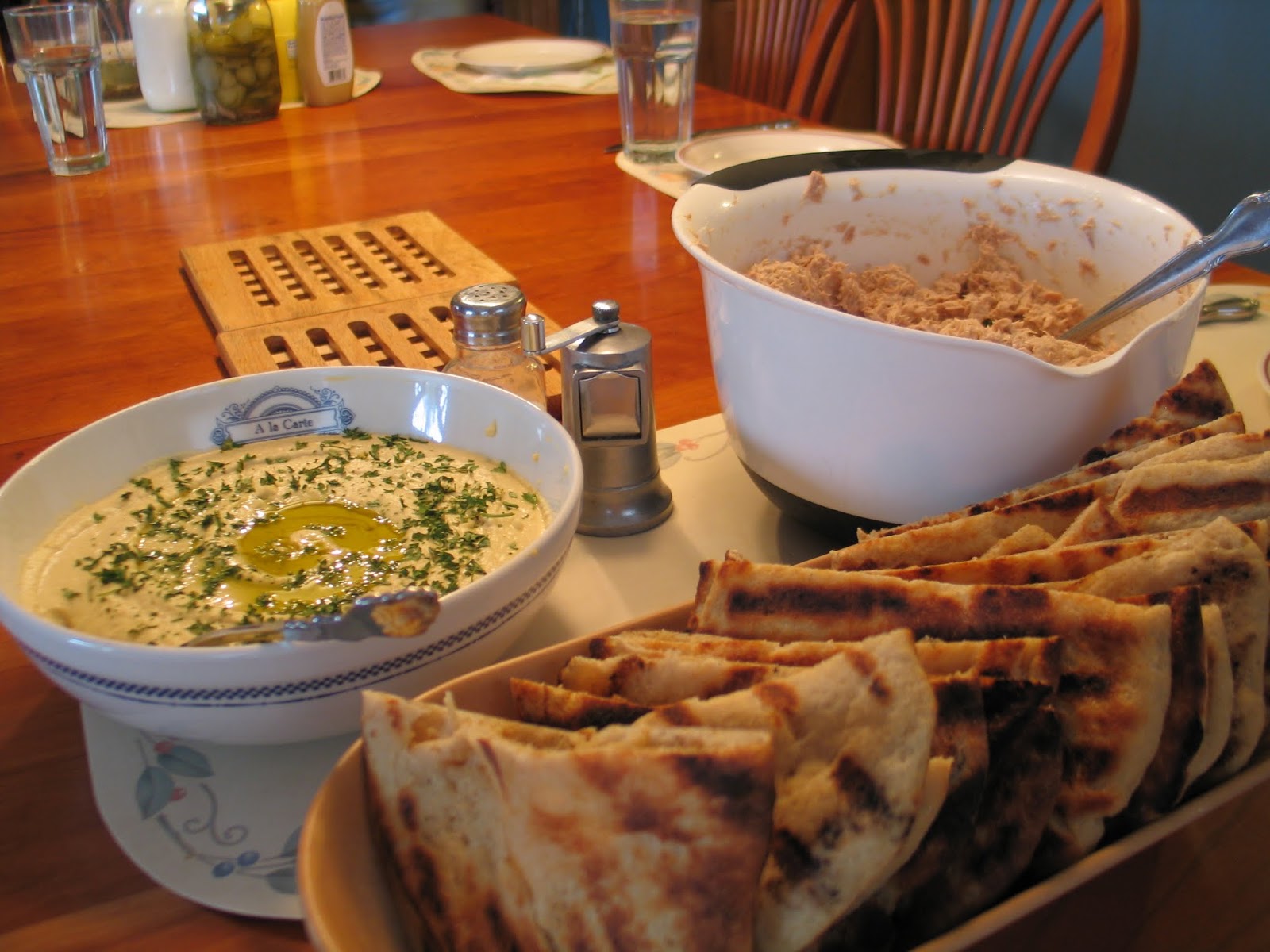 Eat More Chili!: Pita Bread Sandwiches with Hummus