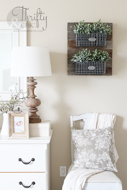 DIY Farmhouse Style Hanging Wire Baskets On Reclaimed Wood. Great way to infuse your house with fixer upper or farmhouse style!