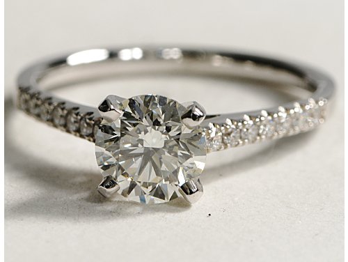 Ramblings: Enagement rings - how to make a small diamond look bigger
