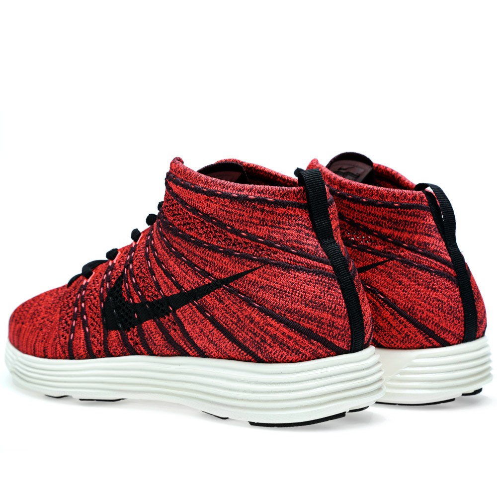 nike flyknit lunar chukka