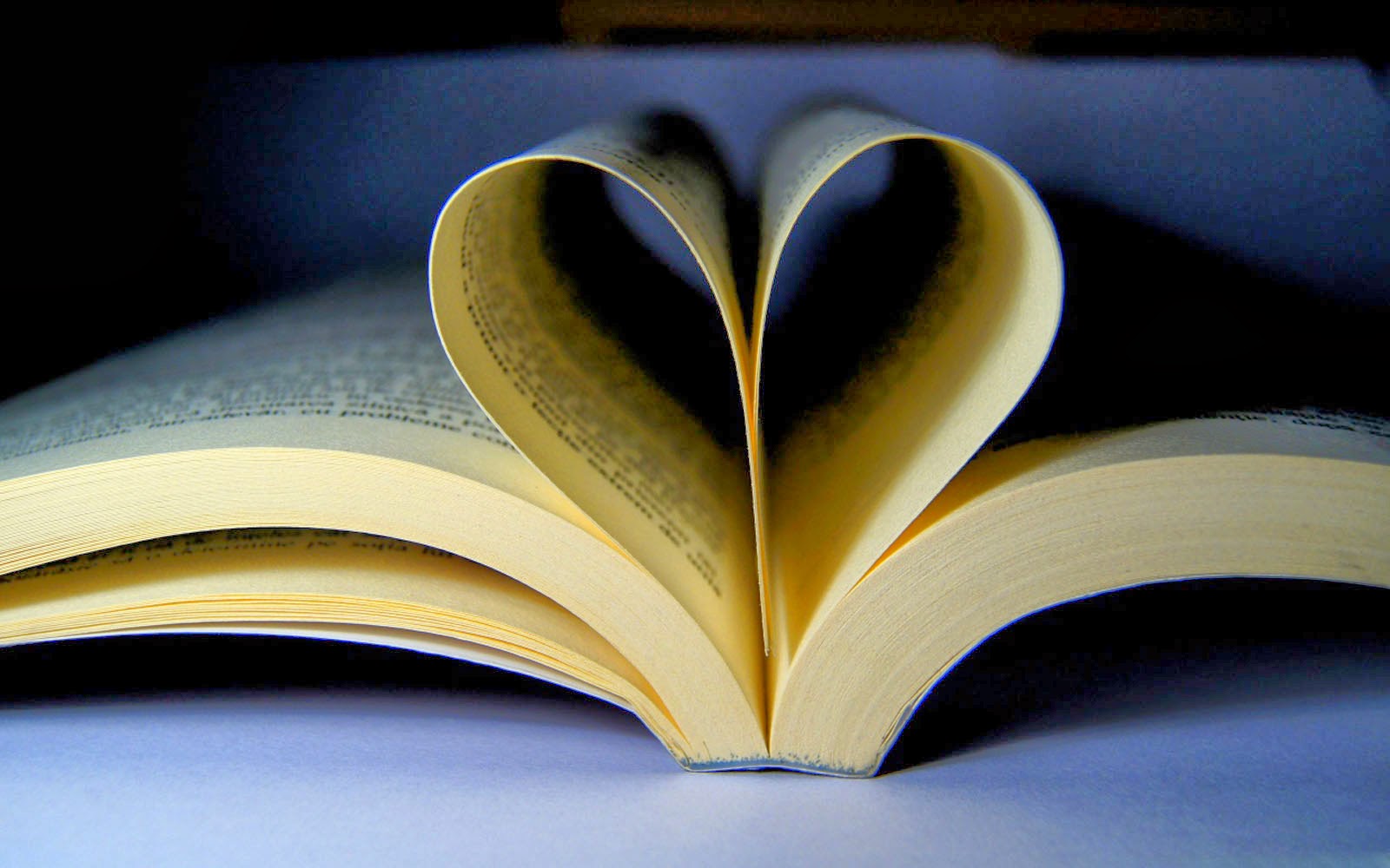 Clovisso Wallpaper Gallery: Heart Book Wallpapers