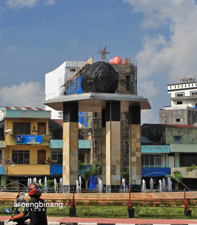 tugu batu satam belitung