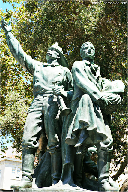 Escultura Fireman's Memorial en Washington Square Park, San Francisco
