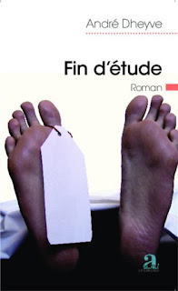 Fin d'étude Deux pieds avec une étiquette