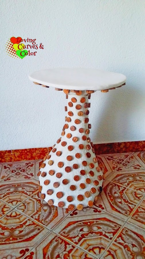 mesa-papel-y-corchos